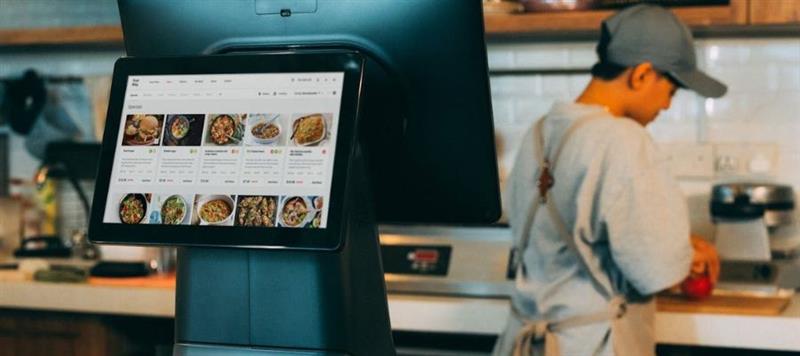 Top Smart Technologies Every Restaurant Staff Member Needs to Succeed