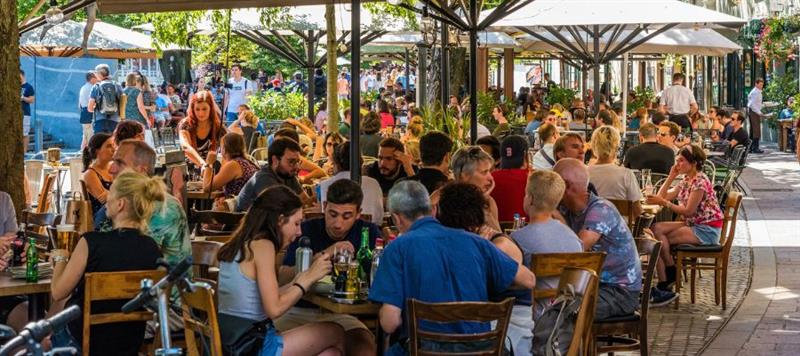 The Impact of POS Software on Customer Experience in Food Courts